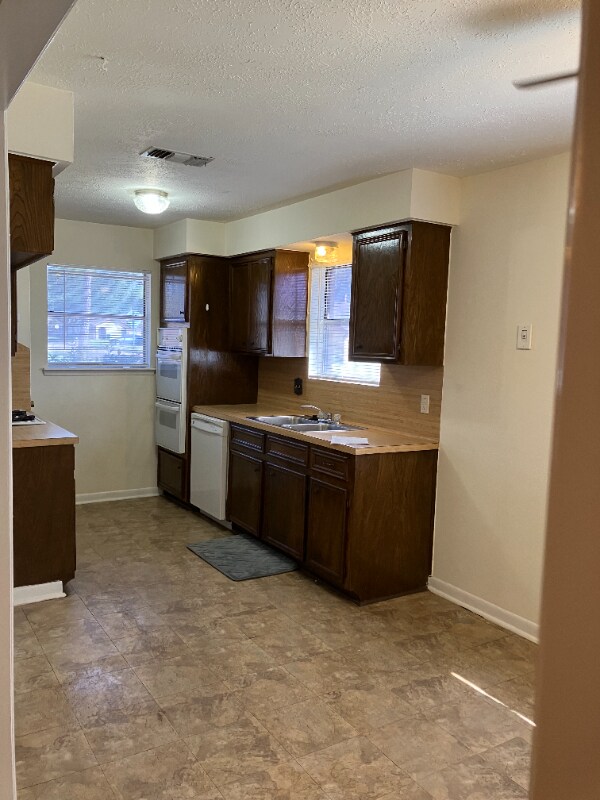 Building Photo - 1422 Wildgrove Dr