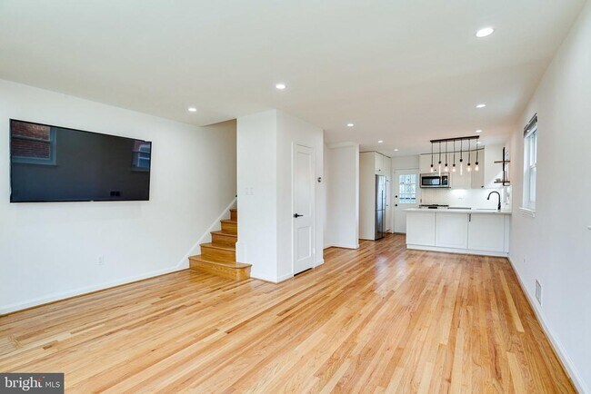 Building Photo - 5513 Chillum Pl NE