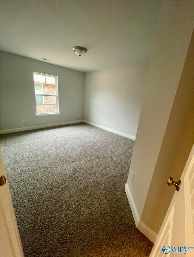 Building Photo - 272 Abercorn Dr