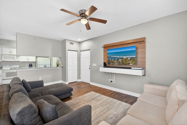 Building Photo - NOW AVAILABLE - Cozy Condo in Tuscany Gardens!