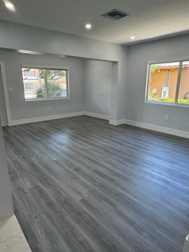 Building Photo - 1230 NW 70th St