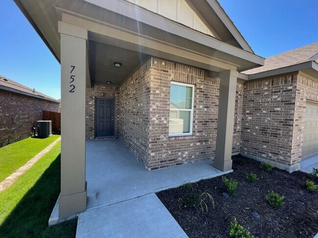 Building Photo - 752 Richmond Dr