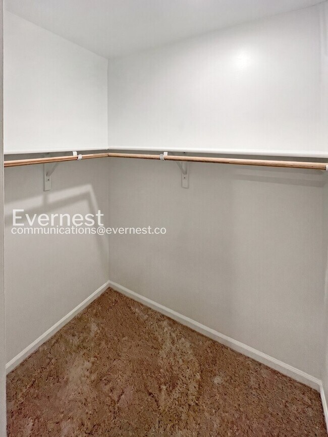 Building Photo - Lovely 3-Bedroom Home with Great Spaces / Pet-Friendly / Available Now!
