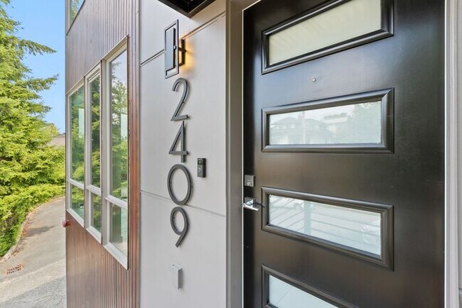 Building Photo - Stunning Ultra-Modern Capitol Hill View Home with Air Conditioning