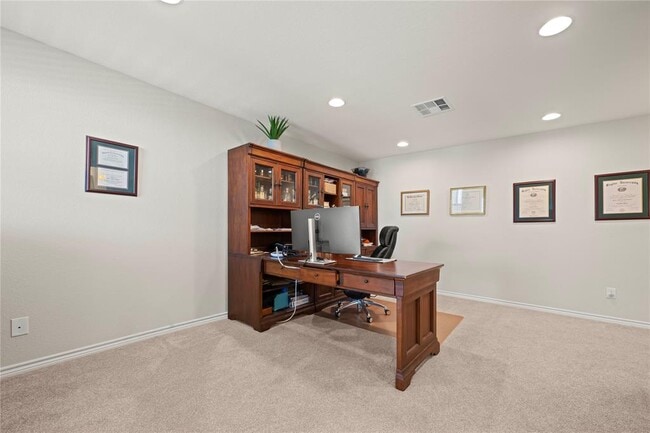 Building Photo - 1201 Highknoll Ln