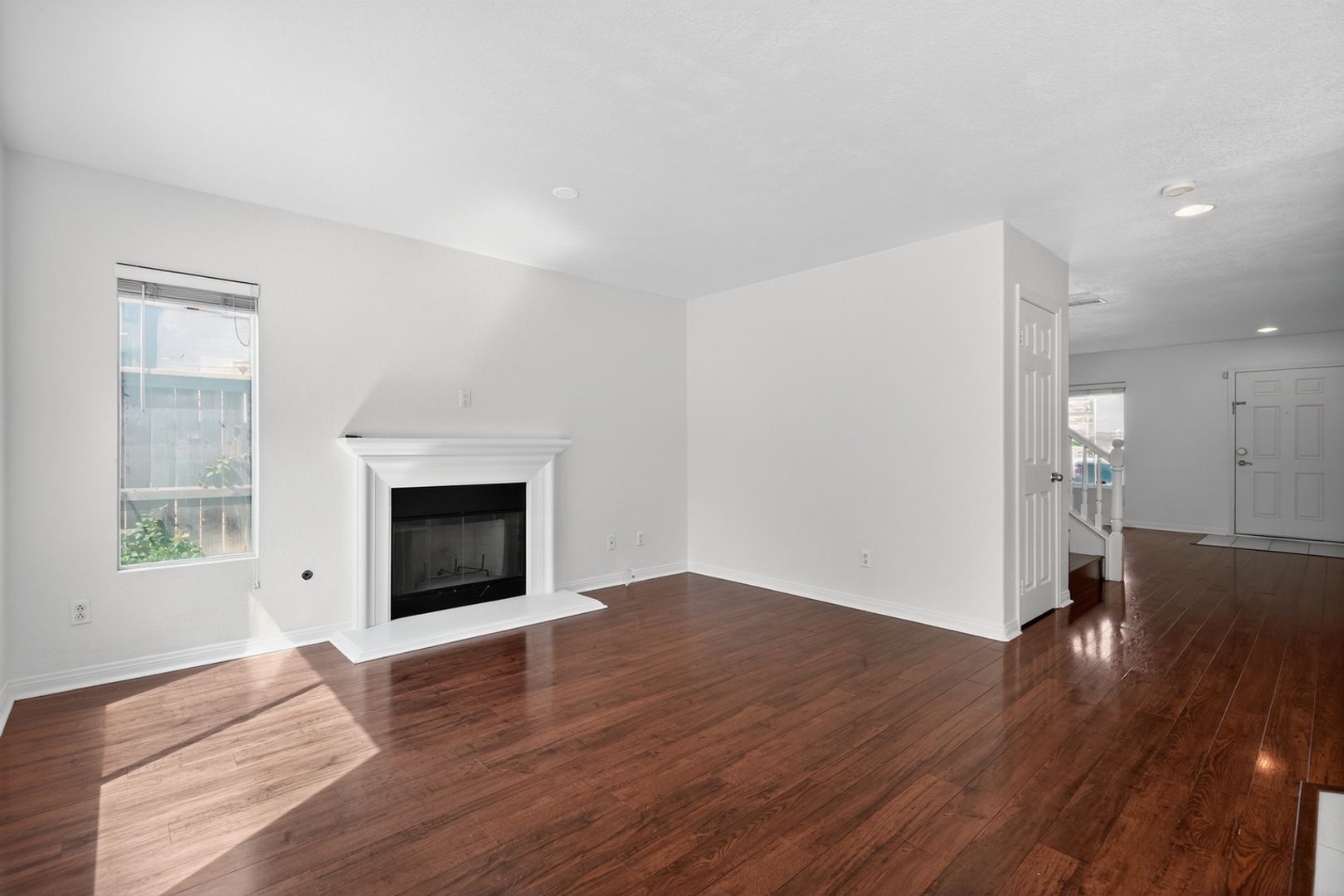Building Photo - 40677 Cartier St