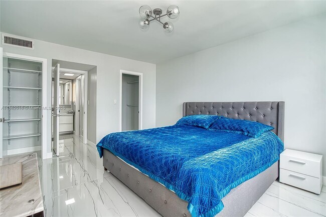 Building Photo - 3140 S Ocean Dr