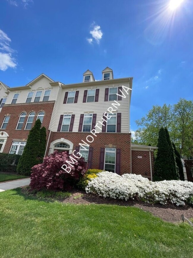 Building Photo - 24688 Hutchinson Farm Dr