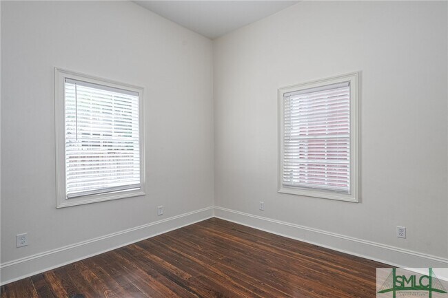 Building Photo - 405 E Anderson Ln