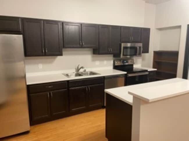 Building Photo - Central Square