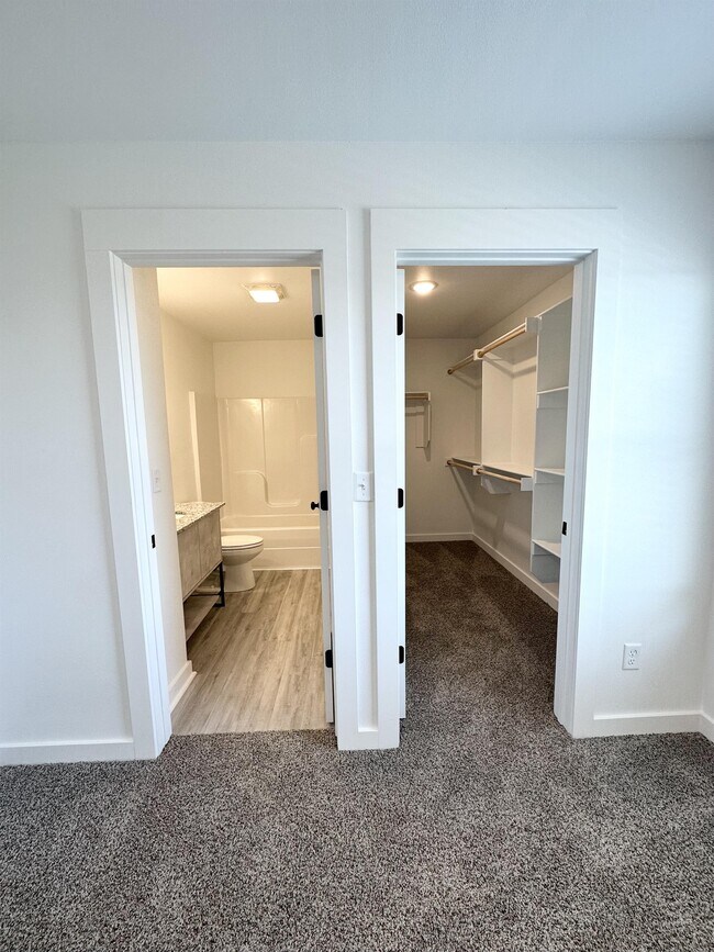 Building Photo - 1070 Boardwalk