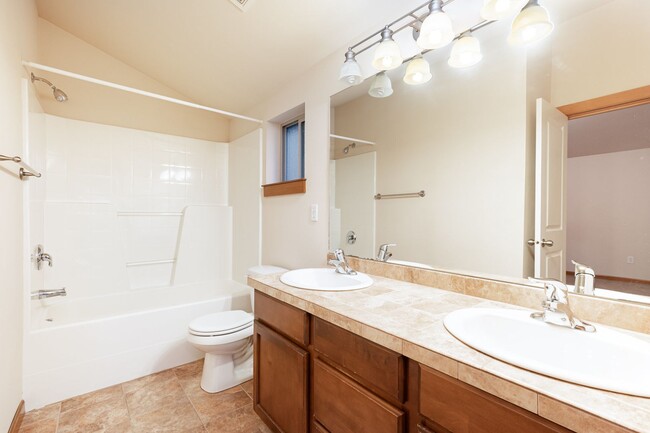 Building Photo - 3Bd/2Ba Seattle Townhouse