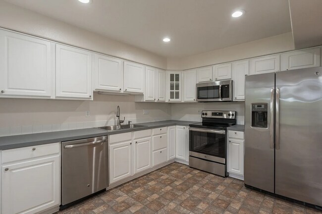 Building Photo - Charming Sherwood Home for Lease – 3 Bed /...
