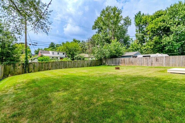Building Photo - 282 Zandale Dr