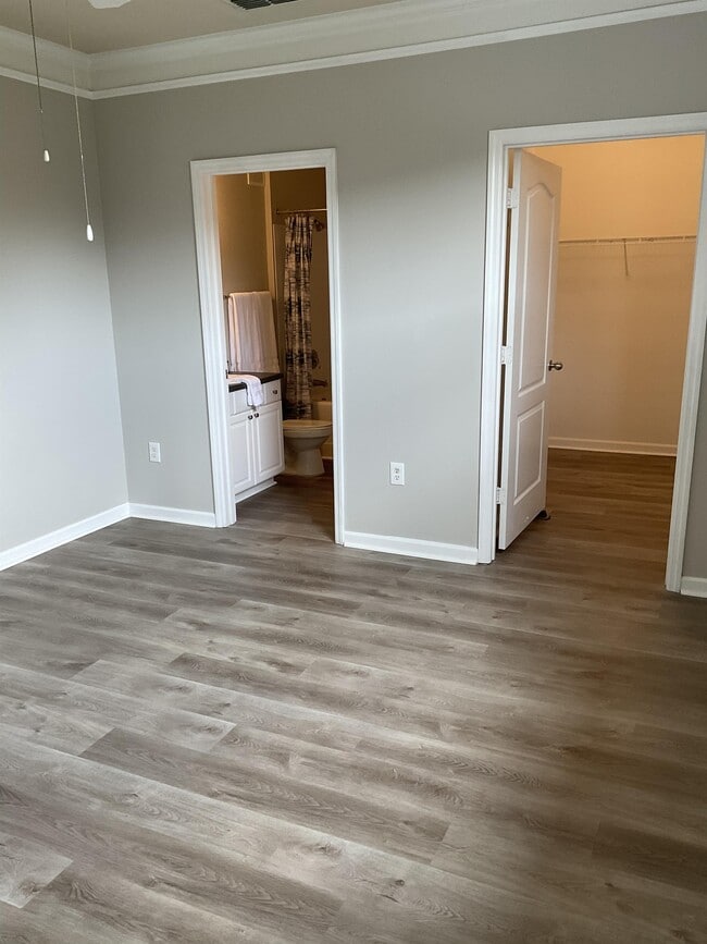 Building Photo - 8813 Villa View Cir