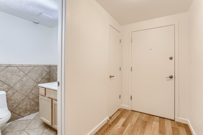 Building Photo - 1045 N Clarkson St