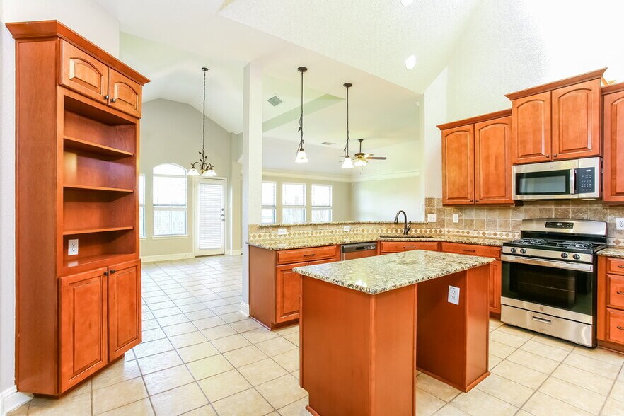 Building Photo - 206 Cox Dr