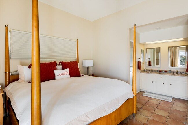 Building Photo - Movie Colony Oasis - Peaceful, Walk to Dow...