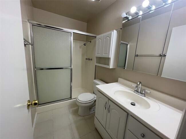 Building Photo - 765 Knollwood Ln