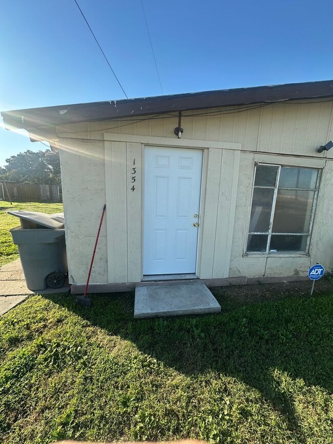 Building Photo - 1350stua