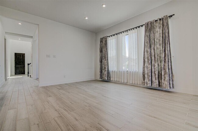Building Photo - 22300 Lago Lookout Ln