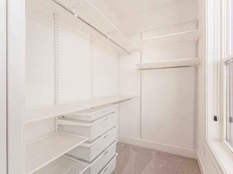 Building Photo - 766 N 6th St