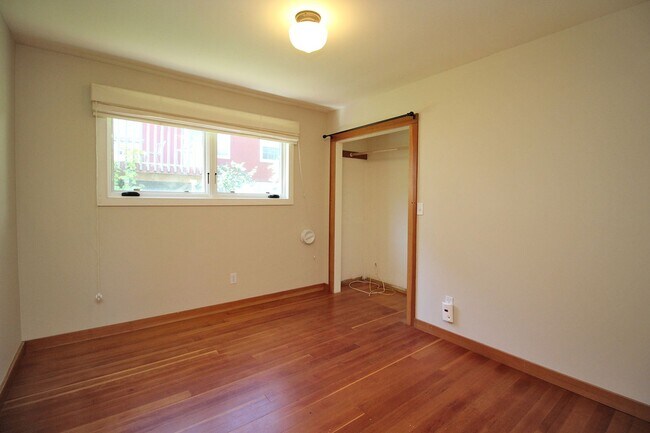 Building Photo - Beautifully Remodeled 2 Bedroom Collins Vi...
