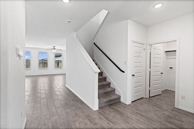 Building Photo - 5742 Aurora Grns Ln