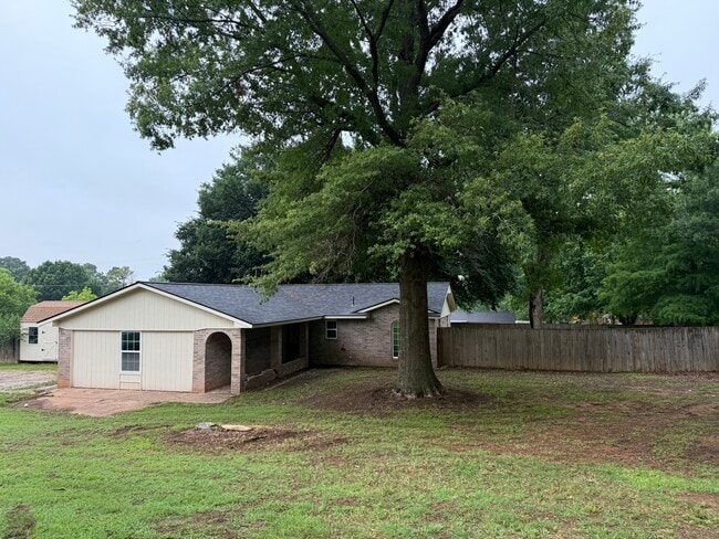 Primary Photo - 401 Chickasaw Ave.