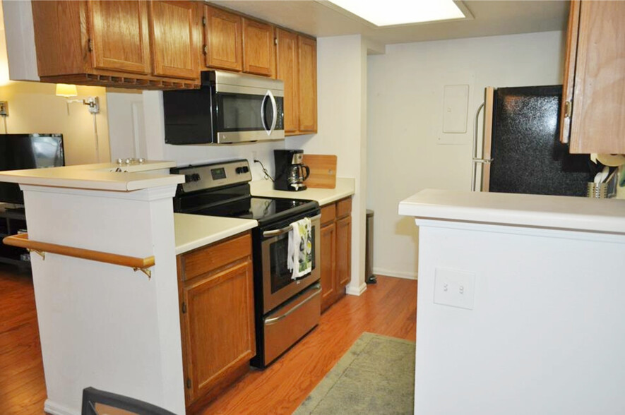 Building Photo - 8335 South Fairmount Drive