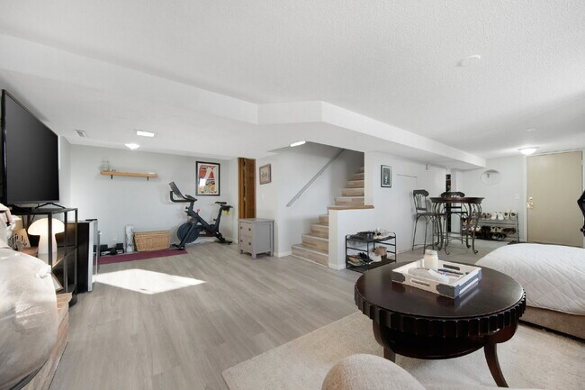 Building Photo - Gorgeous 3 Bedroom In Saint Anthony Villag...