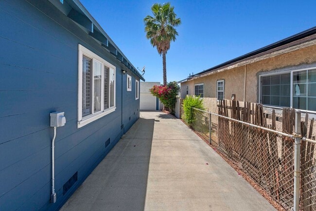 Building Photo - 10823 McVine Ave