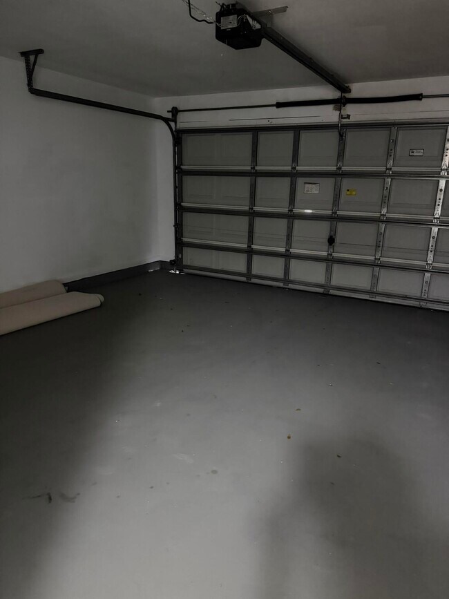 Building Photo - 137 SW Meade Cir