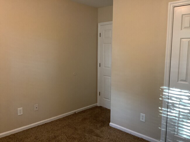 Building Photo - 7204 Weavers Way