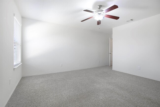 Building Photo - 166 Meadow Grove Dr