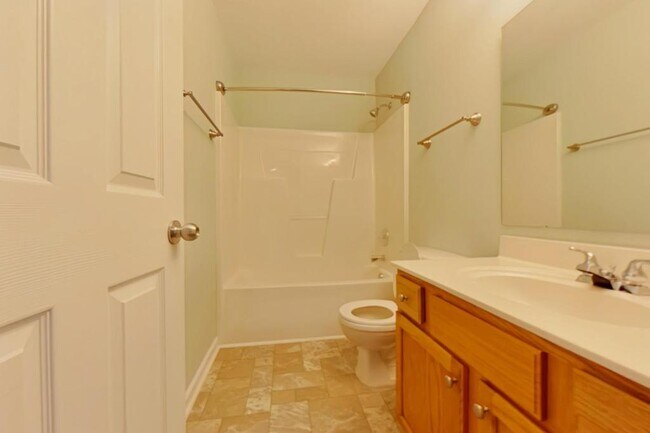 Building Photo - 3926 Fountain Village Cir