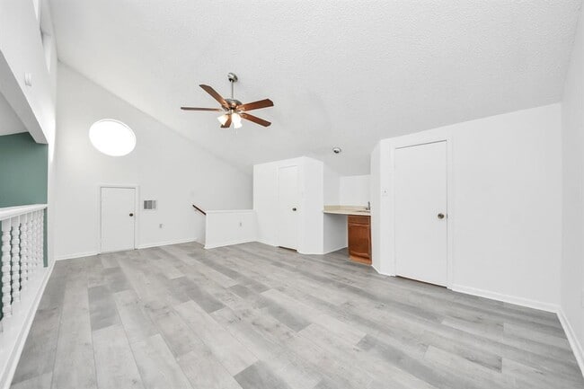 Building Photo - 129 Tarpon St