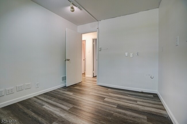 Building Photo - 2 Whitney Terrace