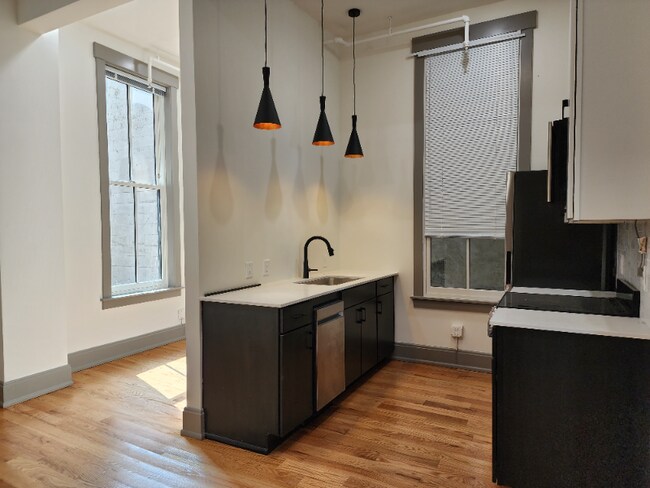 Building Photo - 1725 Elm St