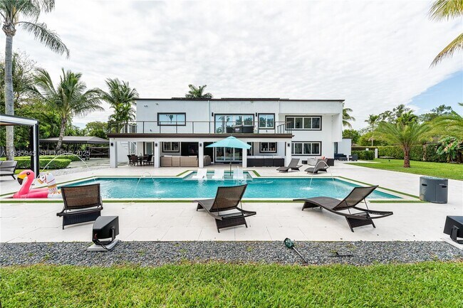 Building Photo - 11531 SW 93rd St