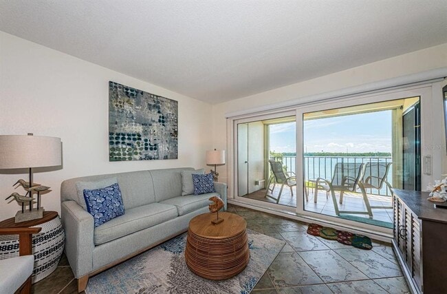 Building Photo - 6291 Bahia Del Mar Cir N