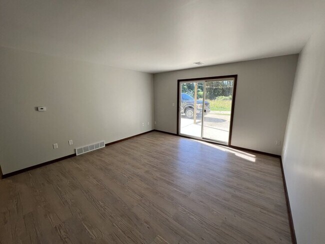 Building Photo - 2068 Andrew St SE