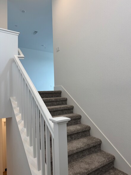 Building Photo - 443 Royal Nat'l Rd