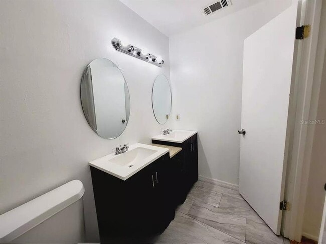 Building Photo - 1708 Foxhall Cir