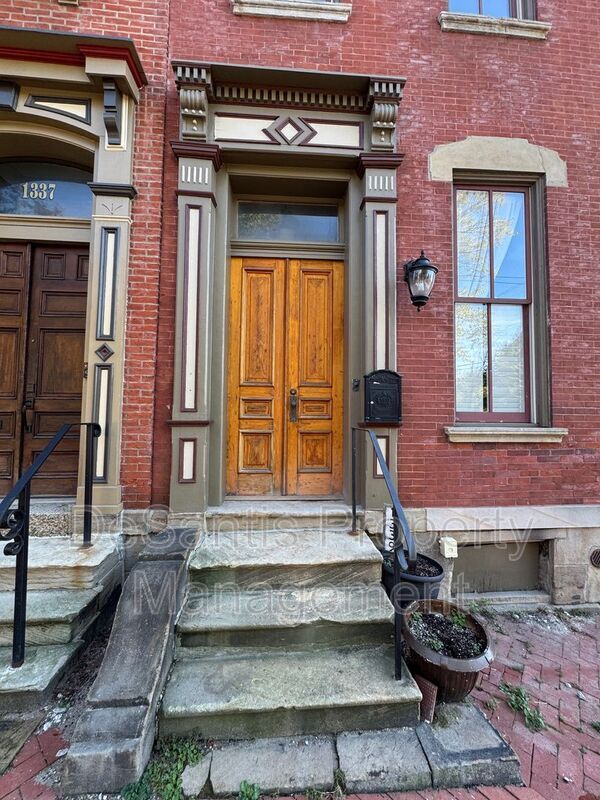 Building Photo - 1339 W North Ave