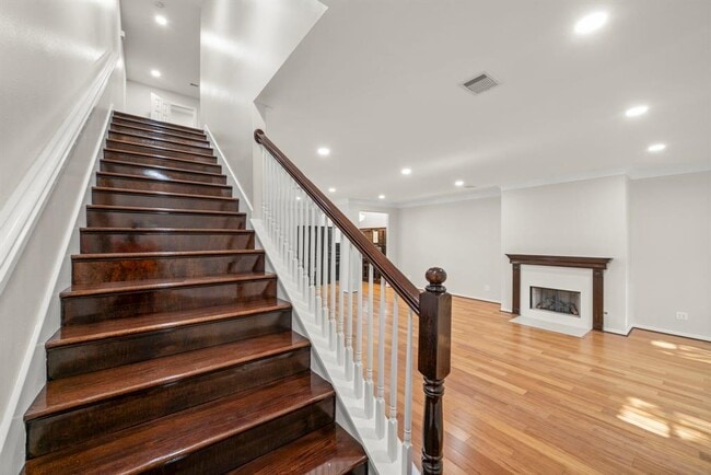 Building Photo - 4023 Breakwood Dr