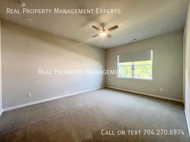 Building Photo - 3115 Hutton Gdns Ln