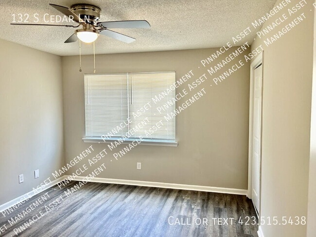 Building Photo - 132 S Cedar Ln