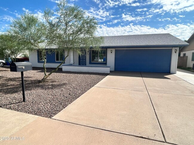 Primary Photo - 413 W Piute Ave