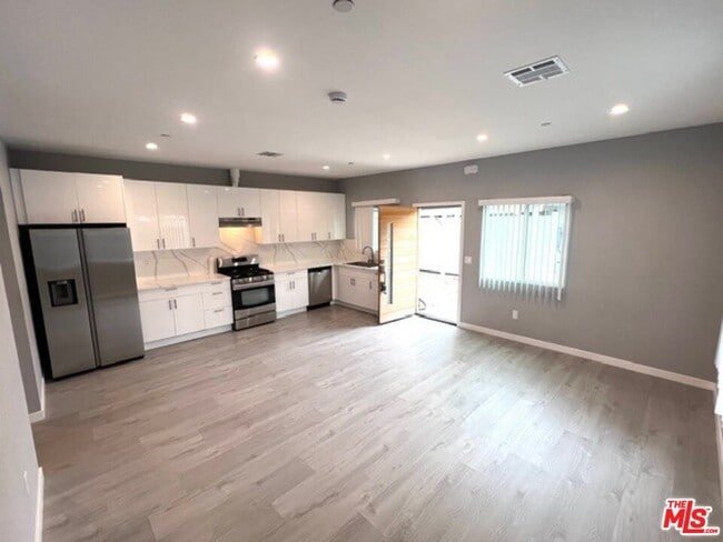 Building Photo - 6833 Lubao Ave